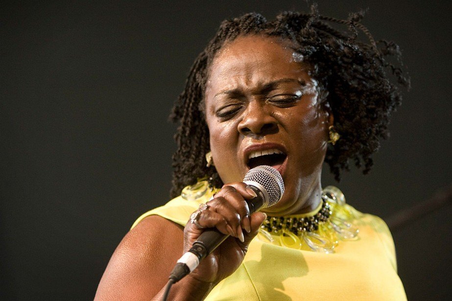 1-sharon-jones-2010.jpg.4837add3fce7a73f5c9c13ddd3c63aed.jpg