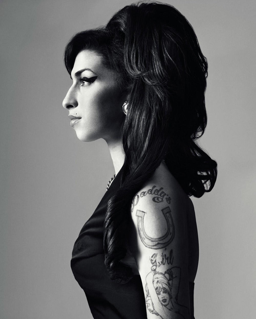 1470568197_AMYWINEHOUSE4.jpg.e748de8fcfd1352eaf1f6a47321ed91a.jpg