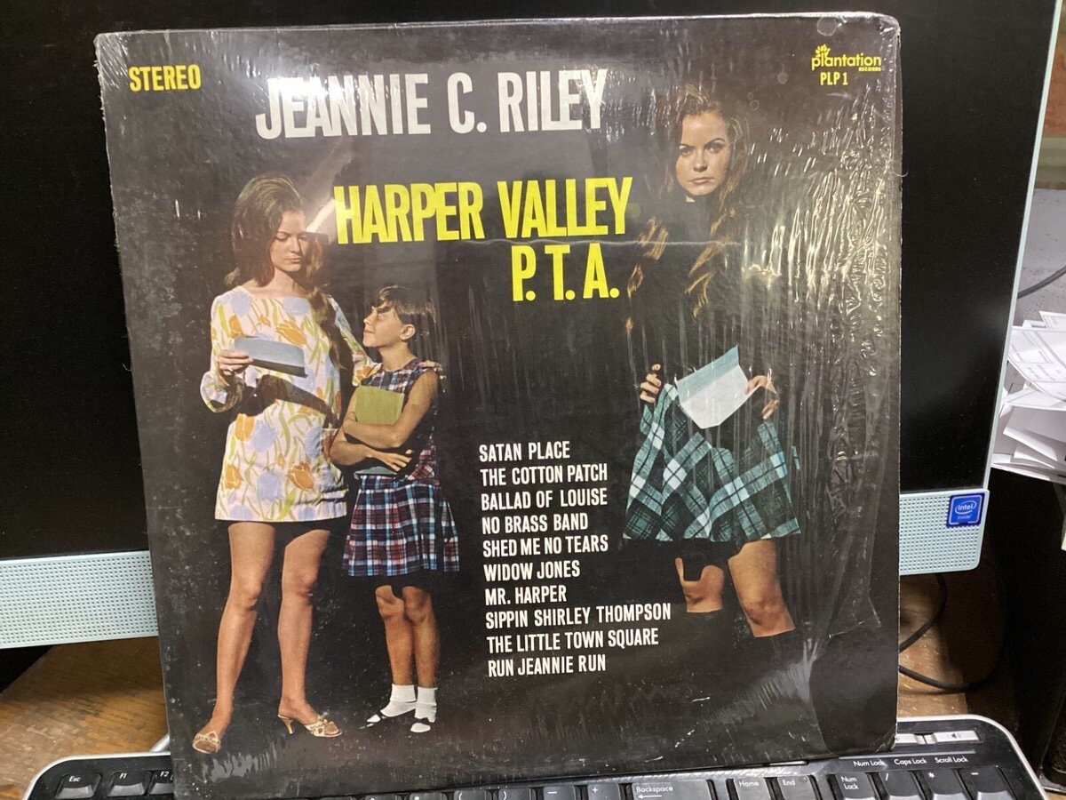 JRiley.jpg.8351b8240bbe9eab38e245cf7e161adb.jpg