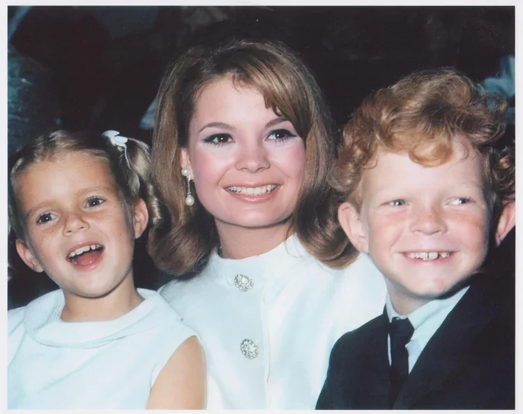 familyaffairtrindle2.jpg.b218ab6fb120a18843a296c1bfaea60e.jpg